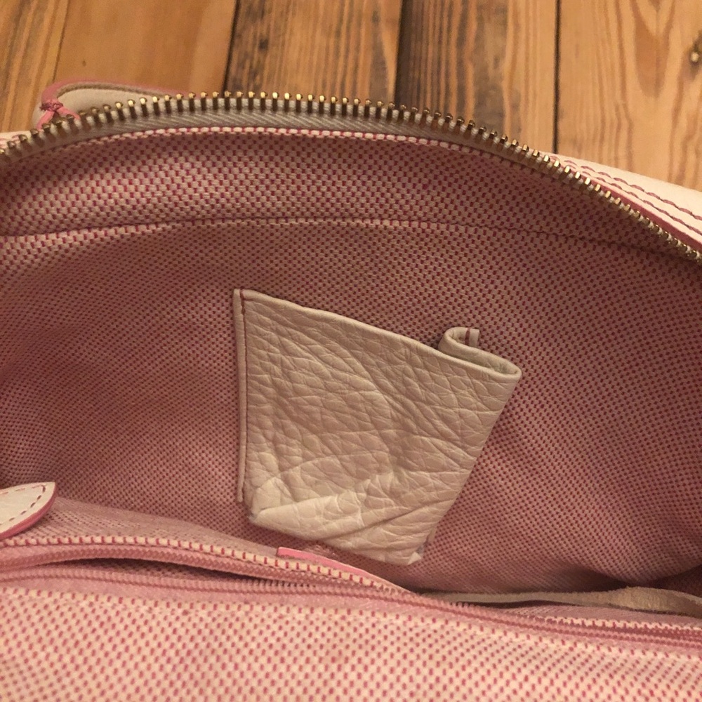 Dooney & Bourke White leather pink lining purse - Picture 4 of 8